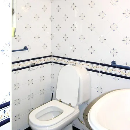 Charming House With Pool In Distrikt Faro