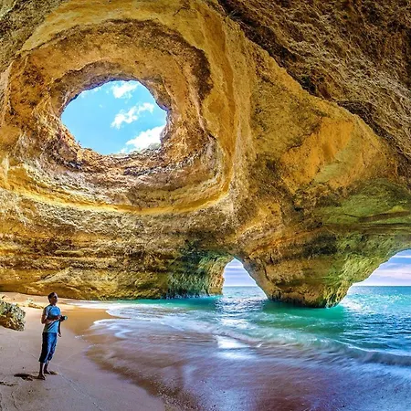 Hébergement de vacances Charming House With Pool In *