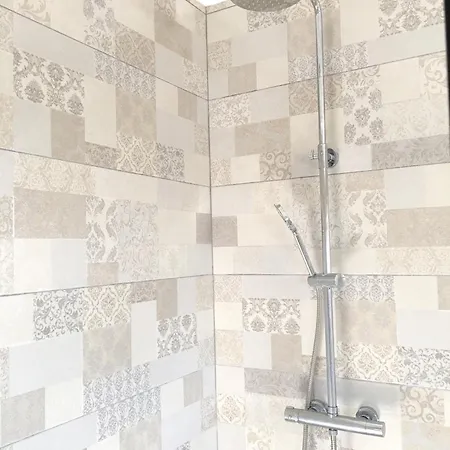 Charming House With Pool In Hébergement de vacances *