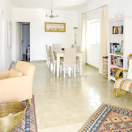 Дом отдыха Charming House With Pool In