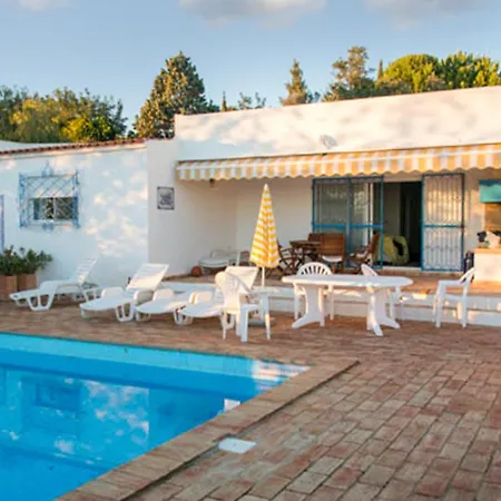 Charming House With Pool In Фару